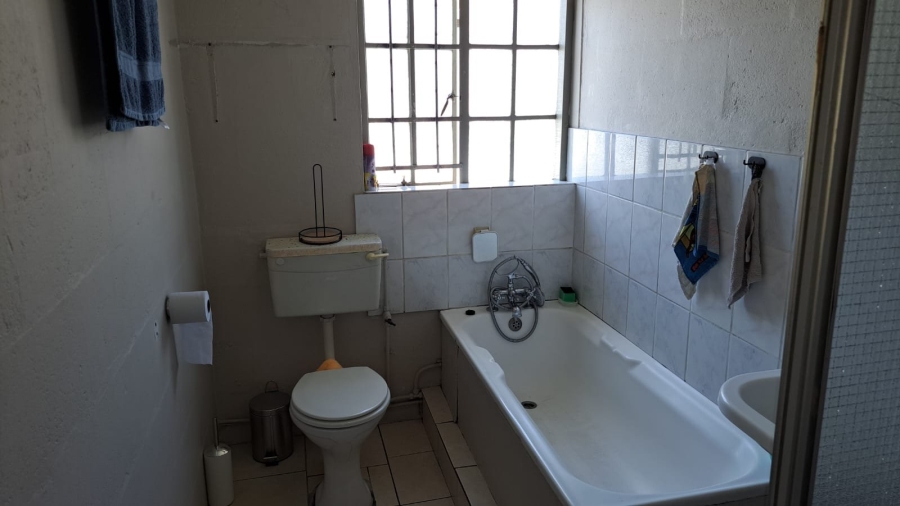 2 Bedroom Property for Sale in New Woodlands Western Cape